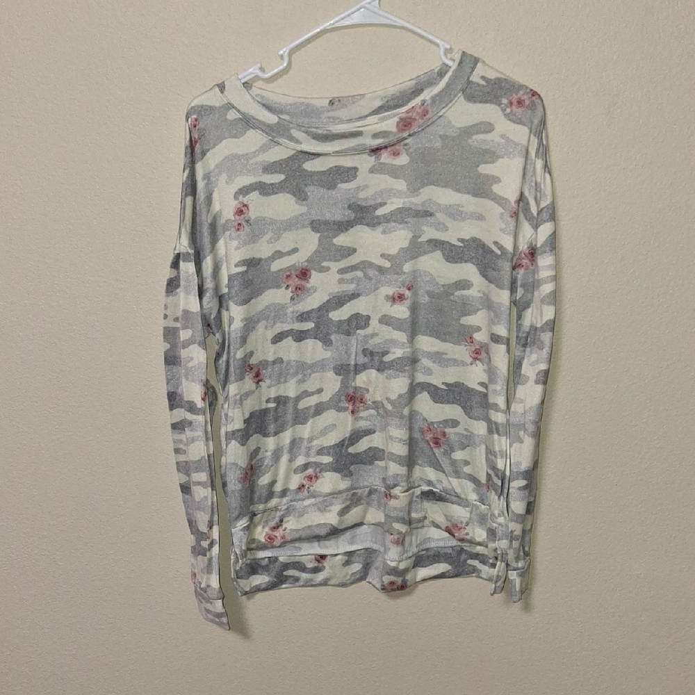 Secret Treasures Gray Camo Long Sleeve Top